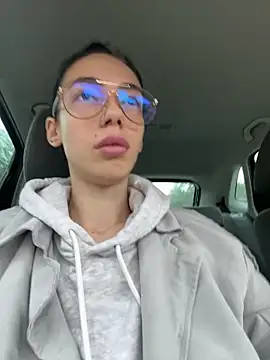 Celine Roxelle online show from 2, 10, 2025