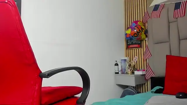 Snapshot of dafnnelewis chatting on 13, 10, 2025 dafnnelewis online show from 13, 10, 2025