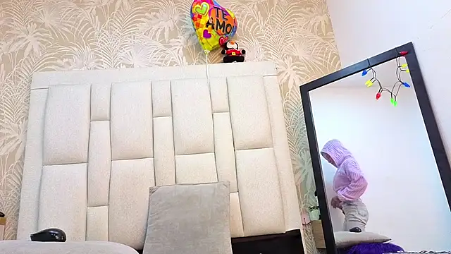 dafnnelewis online show from 9, 2, 2026