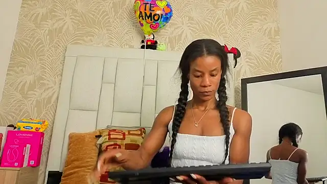dafnnelewis online show from 22, 4, 2026