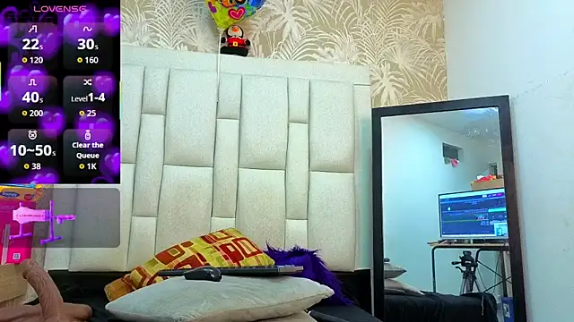 dafnnelewis online show from 9, 4, 2026