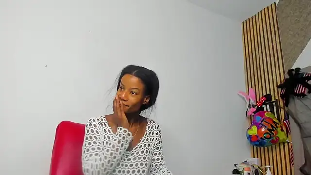 Snapshot of dafnnelewis chatting on 25, 10, 2025 dafnnelewis online show from 25, 10, 2025