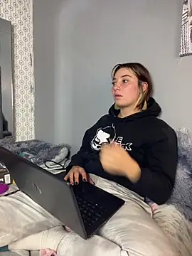 Maggie Geller online show from 5, 3, 2025