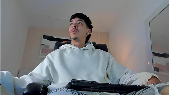 ISAAC CRYSTON online show from 20, 12, 2025