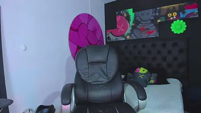 ISAAC CRYSTON online show from 30, 9, 2025