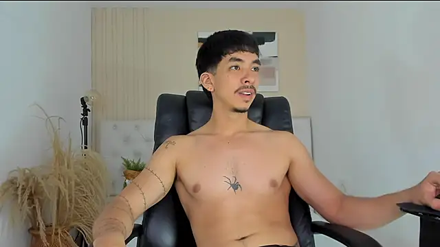 Snapshot of ISAAC_CRYSTON chatting on 13, 2, 2026 ISAAC CRYSTON online show from 13, 2, 2026