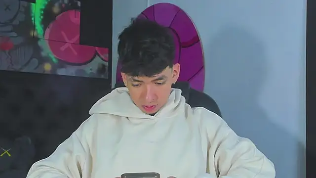 ISAAC CRYSTON online show from 23, 9, 2025