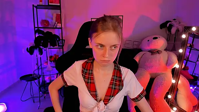 KiraMontoya online show from 17, 2, 2025