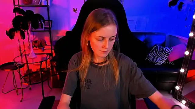 KiraMontoya online show from 21, 2, 2025