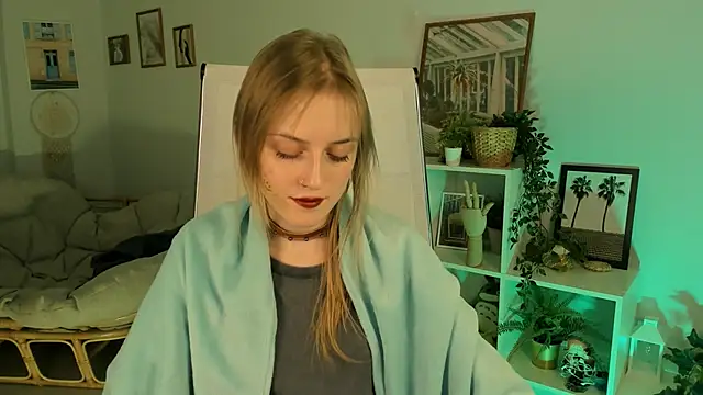 KiraMontoya online show from 13, 3, 2025