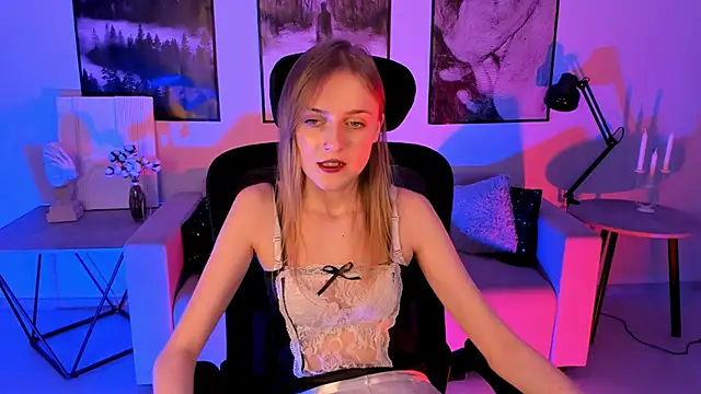 KiraMontoya online show from 17, 3, 2025