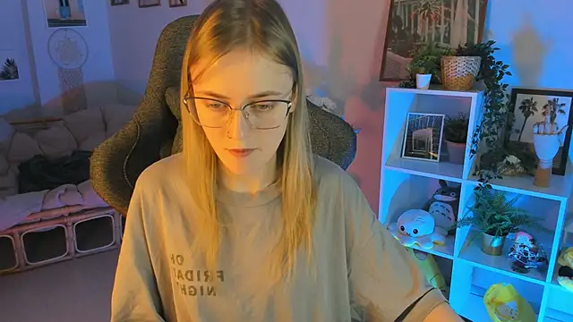 KiraMontoya online show from 2, 3, 2025