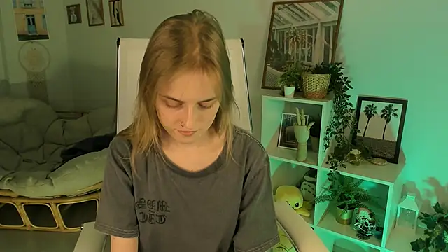 KiraMontoya online show from 13, 3, 2025