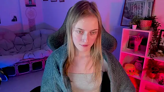 KiraMontoya online show from 7, 3, 2025