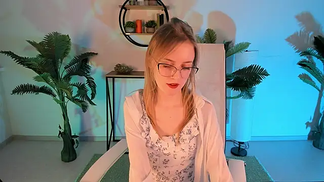 KiraMontoya online show from 11, 3, 2025