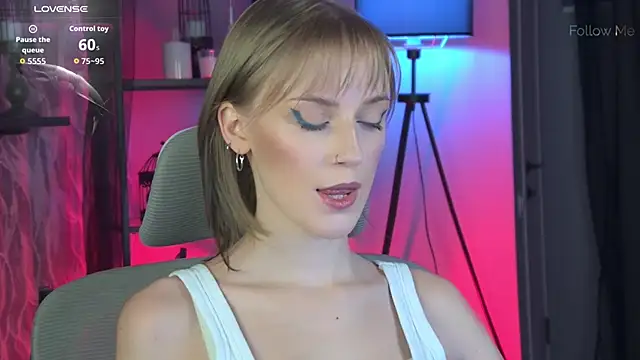 KiraMontoya online show from 5, 1, 2026