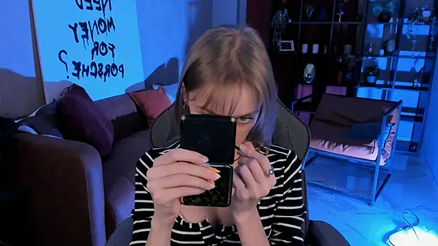 KiraMontoya online show from 2, 11, 2025