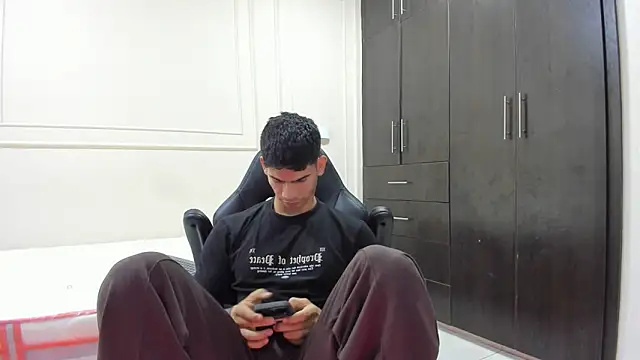 ANDRES STUD online show from 15, 4, 2026