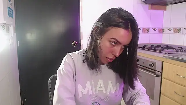 Snapshot of julieta_fn chatting on 7, 7, 2026 julieta fn online show from 7, 7, 2026