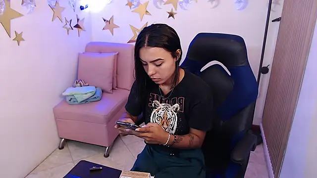 Snapshot of julieta_fn chatting on 18, 6, 2026 julieta fn online show from 18, 6, 2026