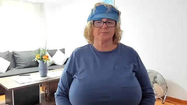 NoraJohnson6 online show from 17, 9, 2025