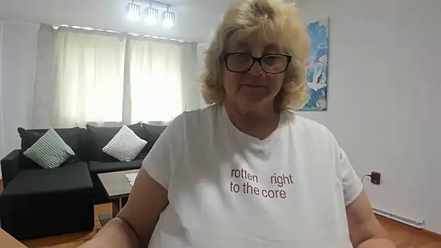 NoraJohnson6 online show from 28, 9, 2025