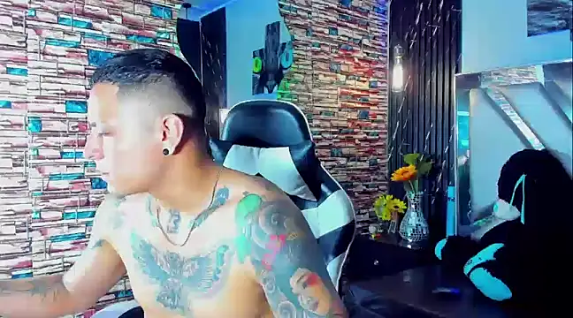 Snapshot of Natha_and_Sophia chatting on 5, 2, 2025 Natha and Sophia online show from 5, 2, 2025