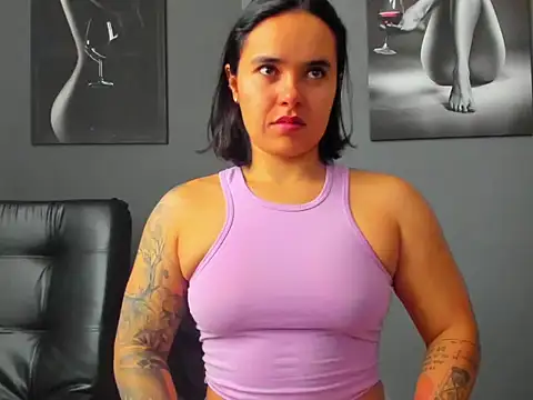 Snapshot of karlyjons12 chatting on 6, 11, 2025 karlyjons12 online show from 6, 11, 2025