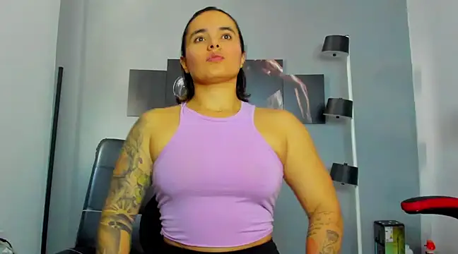 Snapshot of karlyjons12 chatting on 28, 2, 2025 karlyjons12 online show from 28, 2, 2025