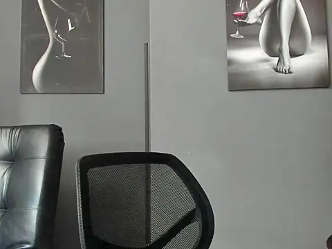 Snapshot of karlyjons12 chatting on 24, 11, 2025 karlyjons12 online show from 24, 11, 2025