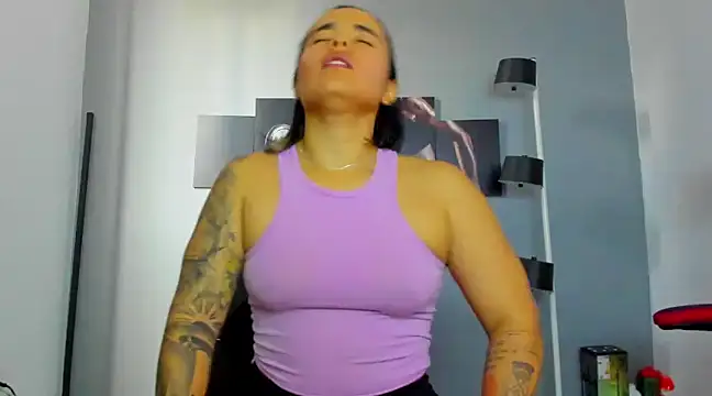 Snapshot of karlyjons12 chatting on 21, 2, 2025 karlyjons12 online show from 21, 2, 2025