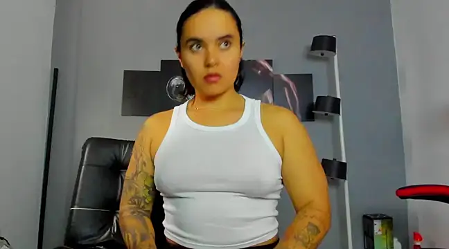 Snapshot of karlyjons12 chatting on 25, 2, 2025 karlyjons12 online show from 25, 2, 2025