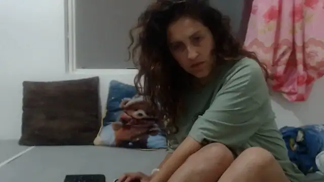 jeans and emma online show from 16, 9, 2025