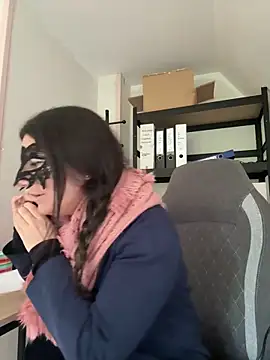 Loveblackzilla online show from 17, 12, 2025