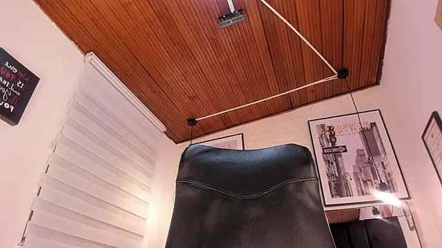 tylla  online show from 20, 9, 2025