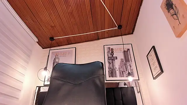 tylla  online show from 22, 9, 2025