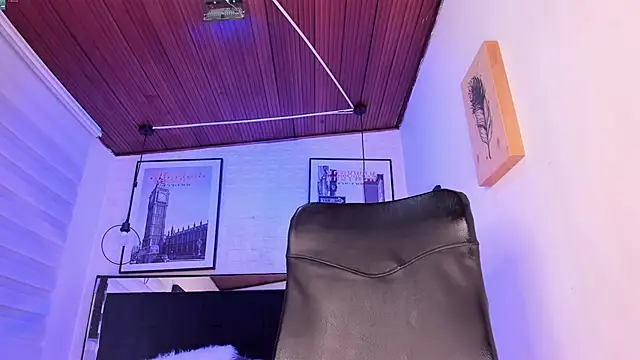 tylla  online show from 12, 1, 2026