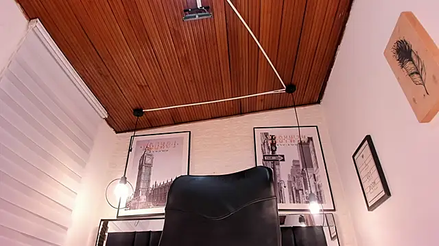 tylla  online show from 24, 9, 2025