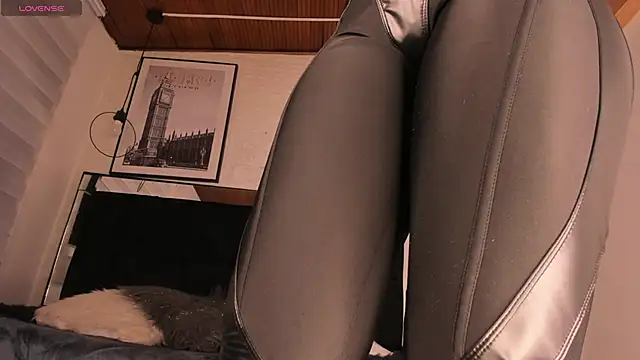 tylla  online show from 15, 11, 2025