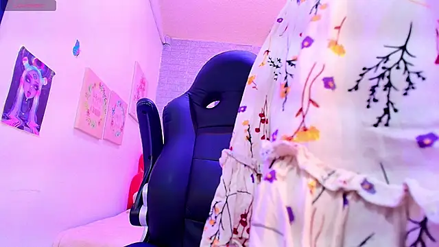 tylla  online show from 22, 3, 2025