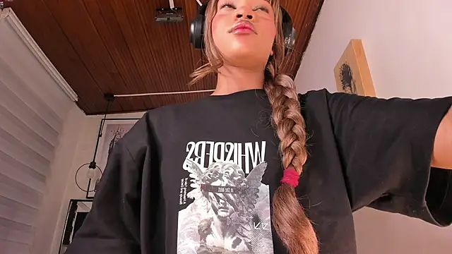 tylla  online show from 13, 1, 2026