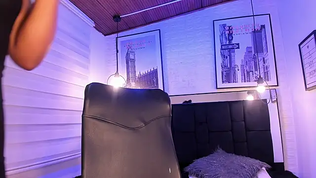 tylla  online show from 15, 10, 2025