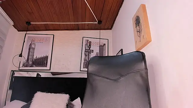 tylla  online show from 10, 1, 2026