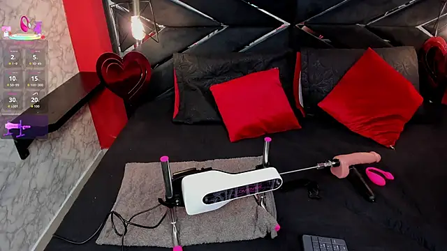 IVISBOUNCYASS online show from 26, 9, 2025