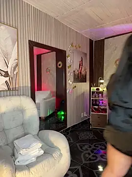 Madissonlove 1 online show from 4, 6, 2026