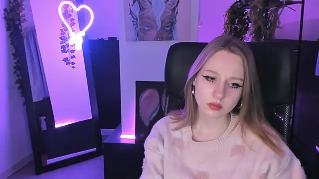 Snapshot of DariaTate chatting on 4, 3, 2025 DariaTate online show from 4, 3, 2025