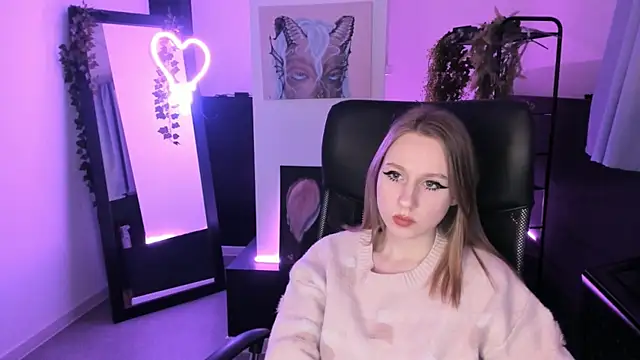 Snapshot of DariaTate chatting on 4, 3, 2025 DariaTate online show from 4, 3, 2025