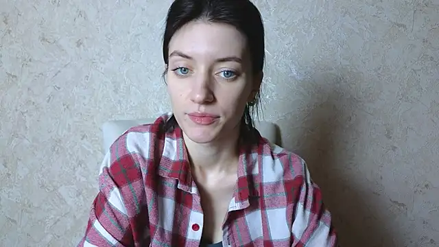 roxy riot  online show from 18, 3, 2025