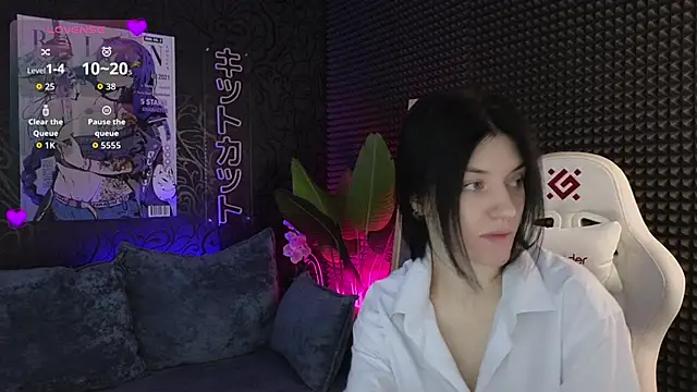 roxy riot  online show from 26, 9, 2025