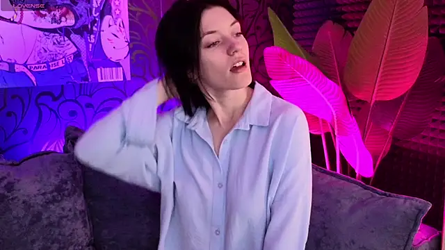 roxy riot  online show from 21, 9, 2025